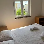 With Free Private Parking Apartamento Baška Voda