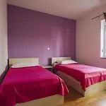 With Free Private Parking Apartamento Baška Voda