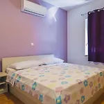 With Free Private Parking Apartamento *
