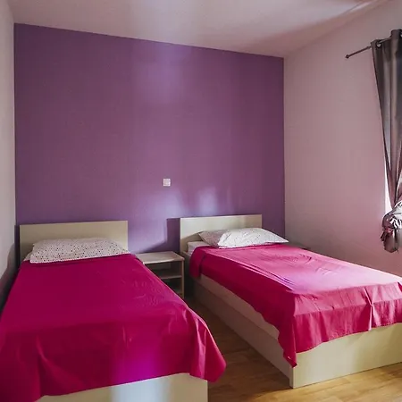 With Free Private Parking Apartment