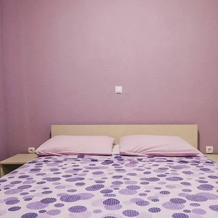 With Free Private Parking Apartamento