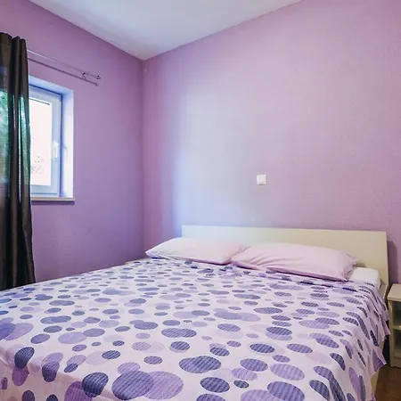 With Free Private Parking Apartamento