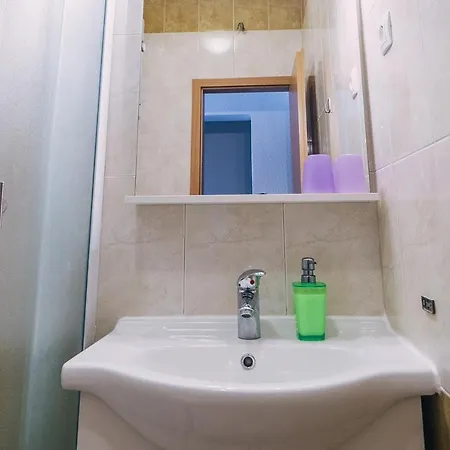 Apartment With Free Private Parking