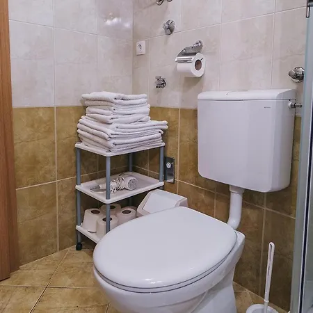 Apartment With Free Private Parking *