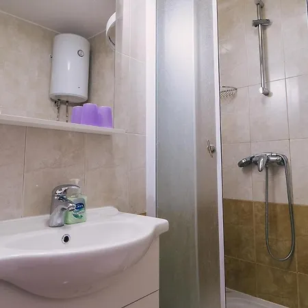 Apartment With Free Private Parking *