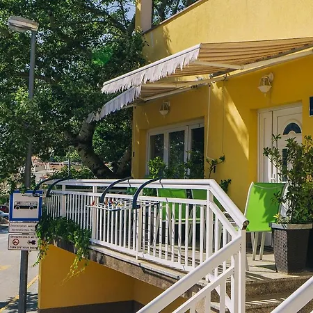 With Free Private Parking Apartamento *